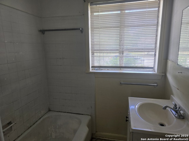 Image 8 of 19 For 3218 Southcross E