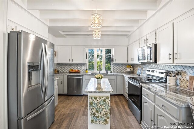 Image 11 of 53 For 630 Deerwood Dr