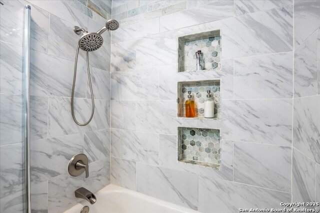 Image 17 of 53 For 630 Deerwood Dr
