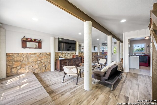 Image 26 of 53 For 630 Deerwood Dr