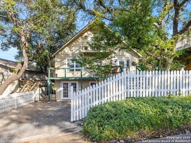 Image 4 of 53 For 630 Deerwood Dr