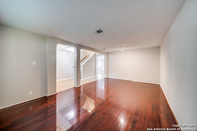 Image 5 of 26 For 221 Raleigh Dr