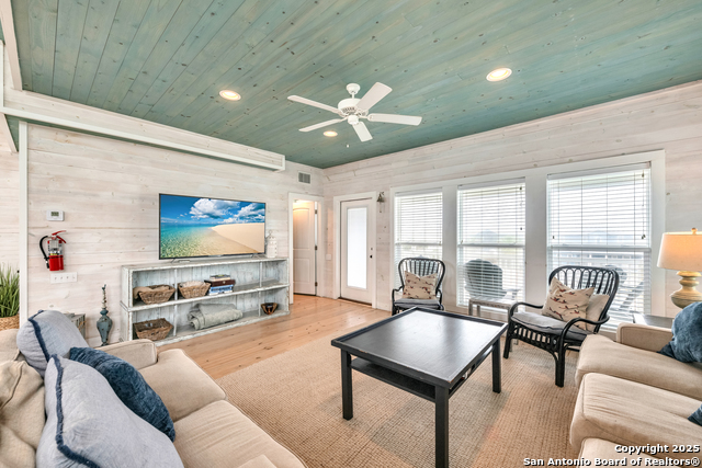 Listing photo id 9 for 2525 11th St S 49