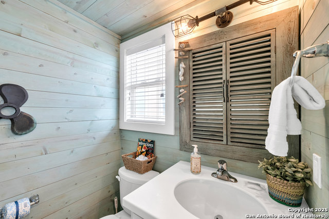Listing photo id 13 for 2525 11th St S 49