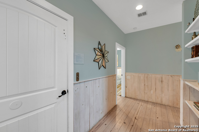 Listing photo id 19 for 2525 11th St S 49