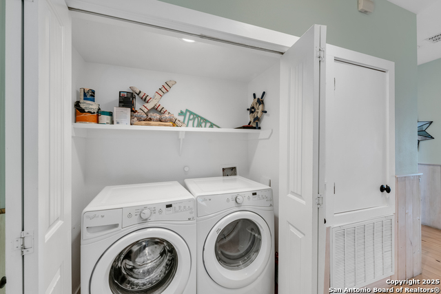 Listing photo id 27 for 2525 11th St S 49