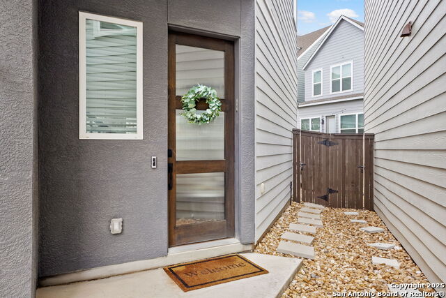 Image 3 of 27 For 5843 Whitby Road, Unit 33