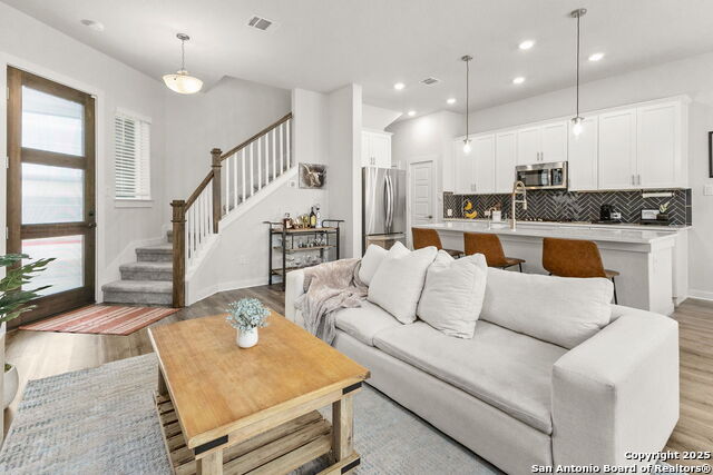 Image 5 of 27 For 5843 Whitby Road, Unit 33