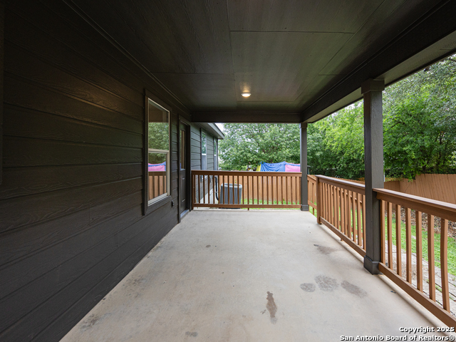 Listing photo id 11 for 9814 Shawnee Blf
