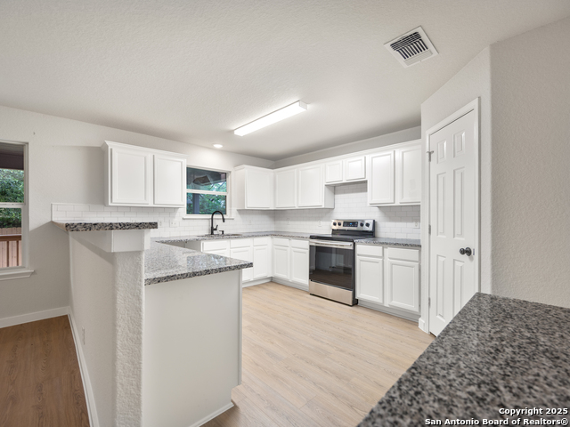 Listing photo id 14 for 9814 Shawnee Blf