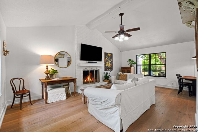Image 4 of 37 For 306 Chaparral Creek
