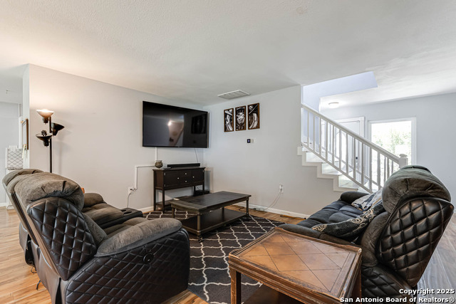 Image 4 of 22 For 6719 Timberhill