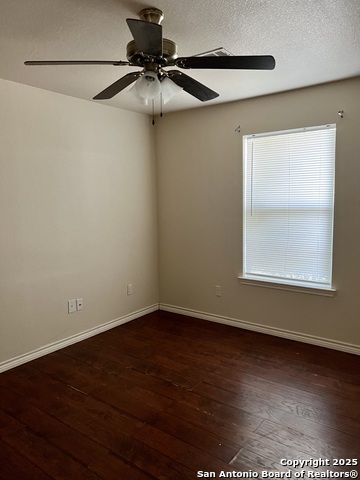 Listing photo id 3 for 105 Sunnyside Drive
