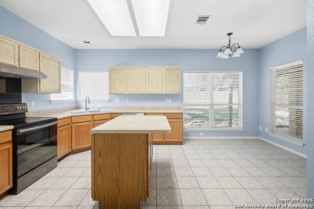 Image 13 of 31 For 8818 Sarasota Woods
