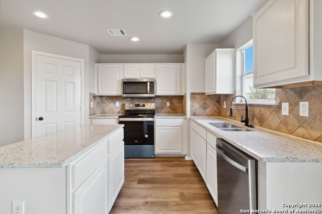 Listing photo id 8 for 6923 Dashmoor Creek