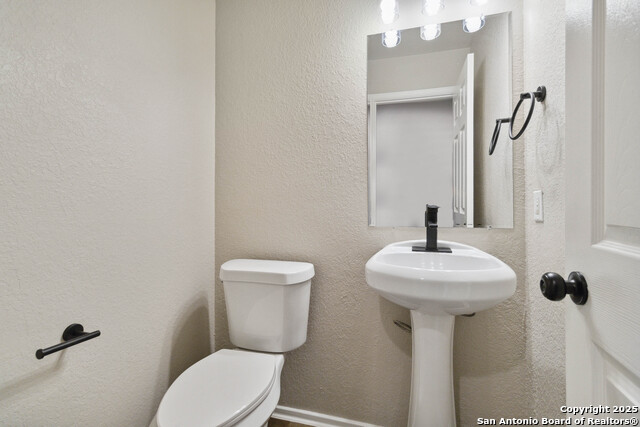 Listing photo id 25 for 6923 Dashmoor Creek