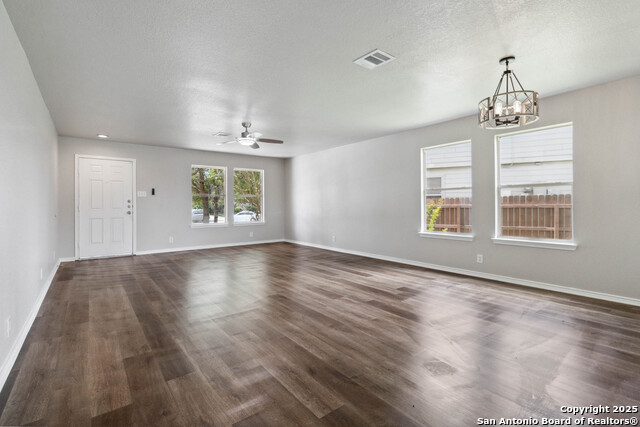 Listing photo id 3 for 6923 Dashmoor Creek