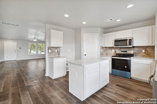 Listing photo id 6 for 6923 Dashmoor Creek