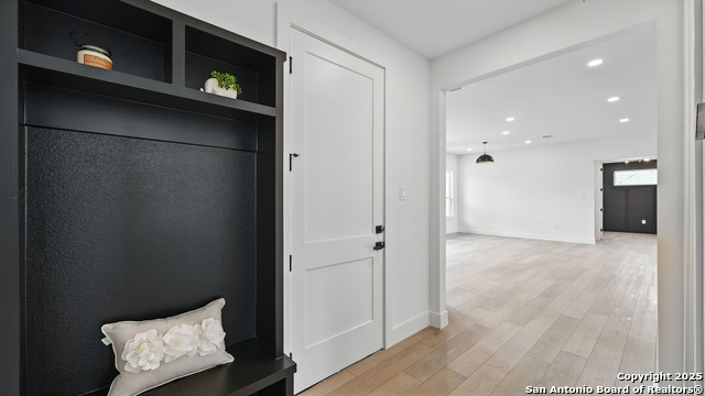 Image 21 of 42 For 104 Creede St
