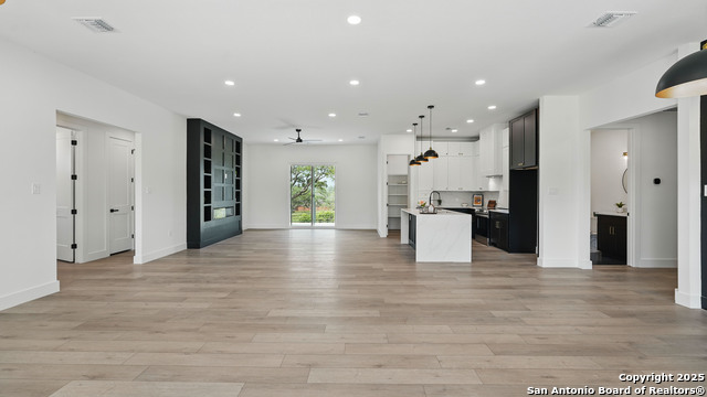 Image 4 of 42 For 104 Creede St