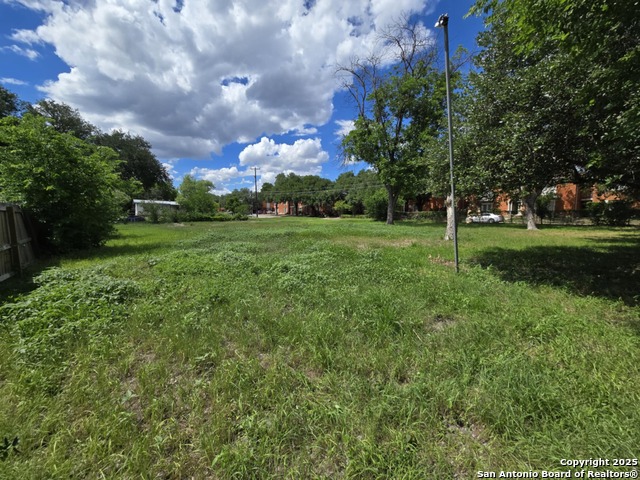 Image 4 of 13 For 102 Leisure Dr
