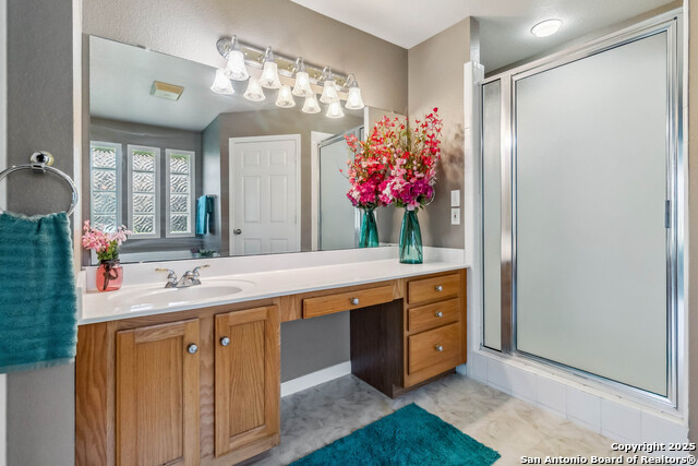 Listing photo id 13 for 1531 Dustin Cade Dr