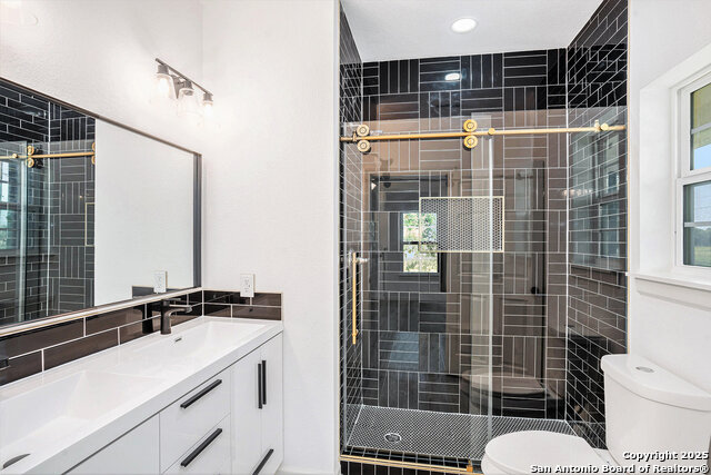 Listing photo id 9 for 1615 Guadalupe N