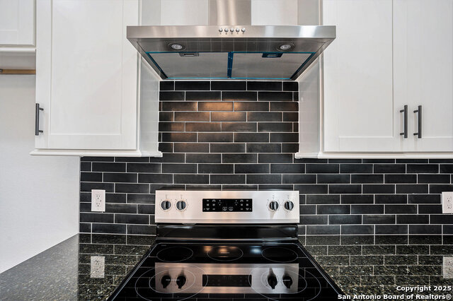 Listing photo id 14 for 1615 Guadalupe N