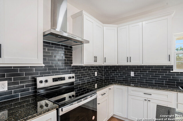 Listing photo id 15 for 1615 Guadalupe N