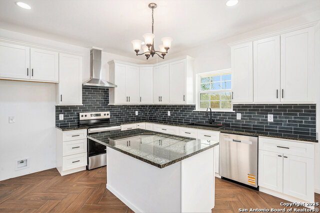 Listing photo id 17 for 1615 Guadalupe N