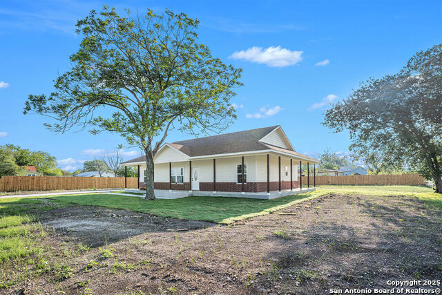 Listing photo id 0 for 1615 Guadalupe N