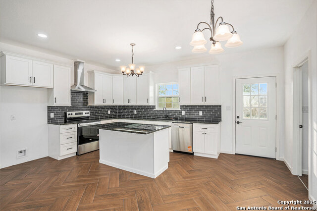 Listing photo id 21 for 1615 Guadalupe N