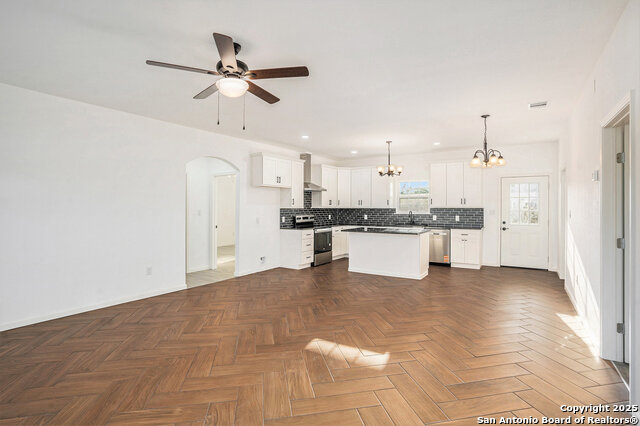 Listing photo id 23 for 1615 Guadalupe N