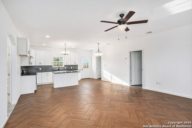 Listing photo id 24 for 1615 Guadalupe N