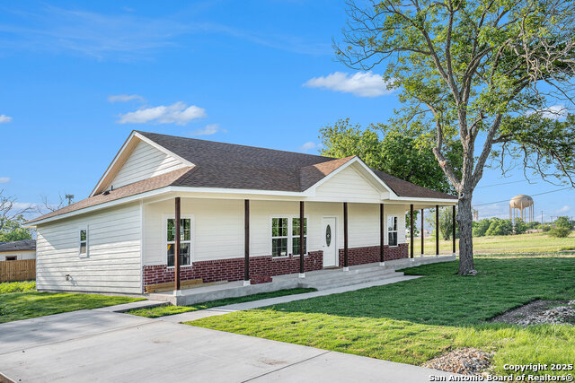 Listing photo id 31 for 1615 Guadalupe N