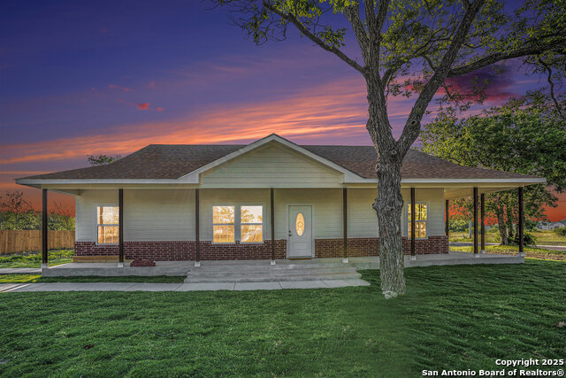 Listing photo id 32 for 1615 Guadalupe N