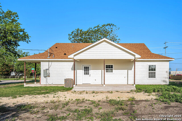 Listing photo id 2 for 1615 Guadalupe N