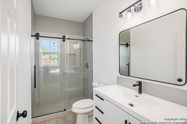 Listing photo id 3 for 1615 Guadalupe N