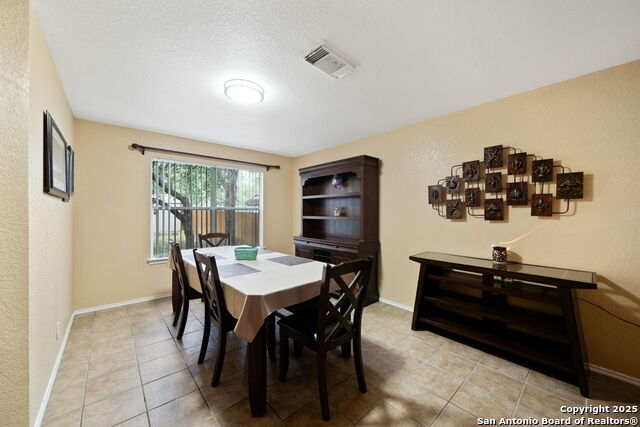 Image 17 of 35 For 934 Saxonhill