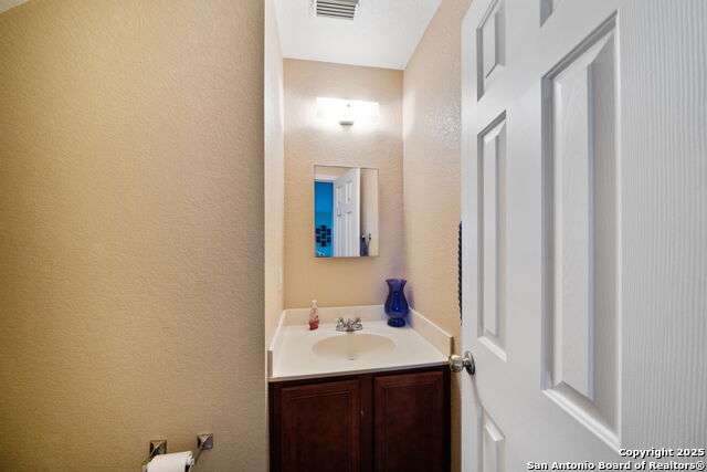 Image 18 of 35 For 934 Saxonhill