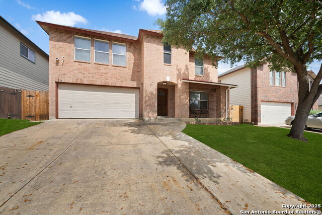 Image 2 of 35 For 934 Saxonhill