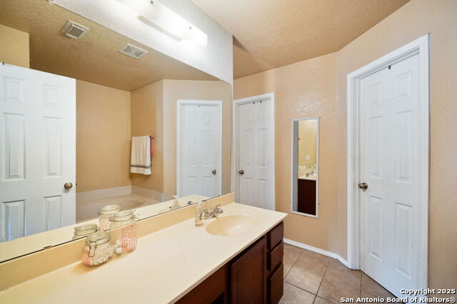 Image 21 of 35 For 934 Saxonhill