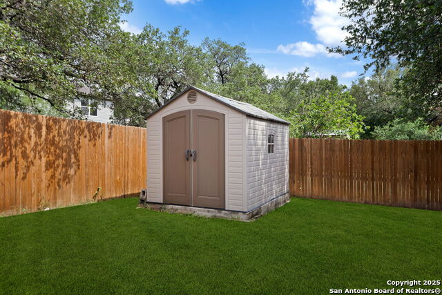 Image 32 of 35 For 934 Saxonhill