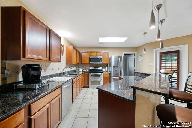 Image 4 of 35 For 934 Saxonhill