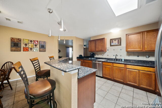 Image 5 of 35 For 934 Saxonhill
