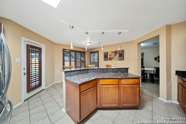 Image 6 of 35 For 934 Saxonhill