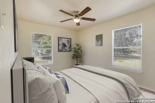 Listing photo id 12 for 6711 Greencastle