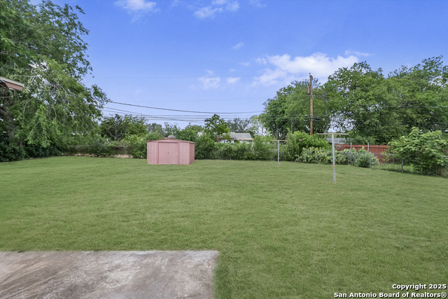 Listing photo id 13 for 6711 Greencastle