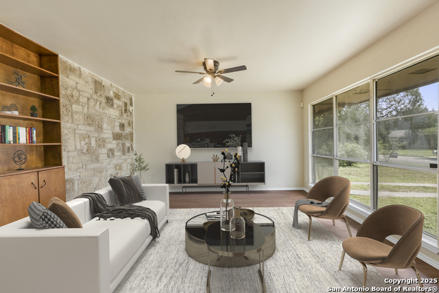 Listing photo id 3 for 6711 Greencastle