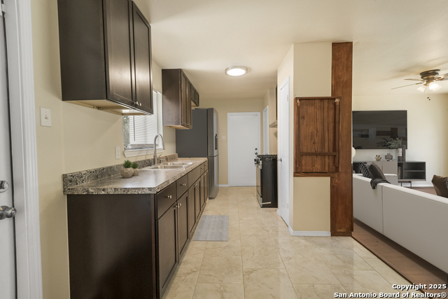 Listing photo id 5 for 6711 Greencastle